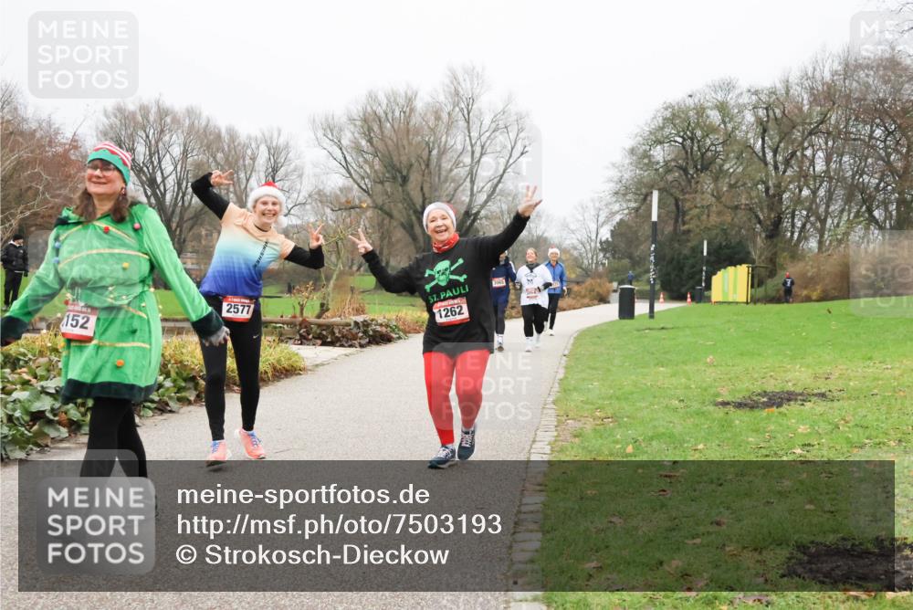 08.12.2024 - St. Pauli X-Mass-Run No. 14 Strokosch-Dieckow http://msf.ph/oto/7503193 08.12.2024 10:03:25 Laufen 152, 2577, 1262 meine-sportfotos.de