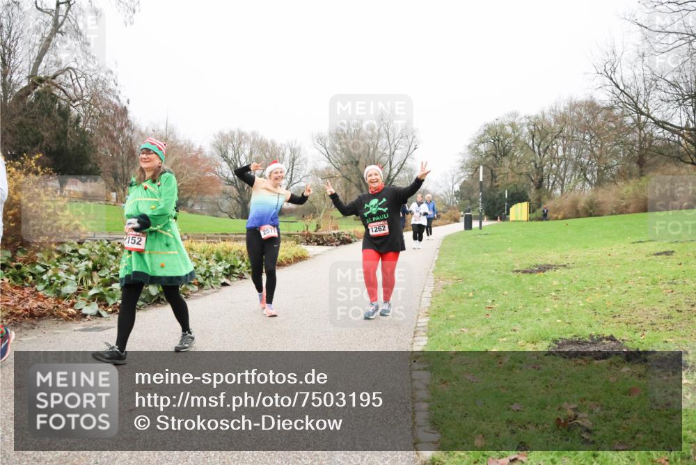 08.12.2024 - St. Pauli X-Mass-Run No. 14 Strokosch-Dieckow http://msf.ph/oto/7503195 08.12.2024 10:03:26 Laufen 152, 2577, 1262 meine-sportfotos.de