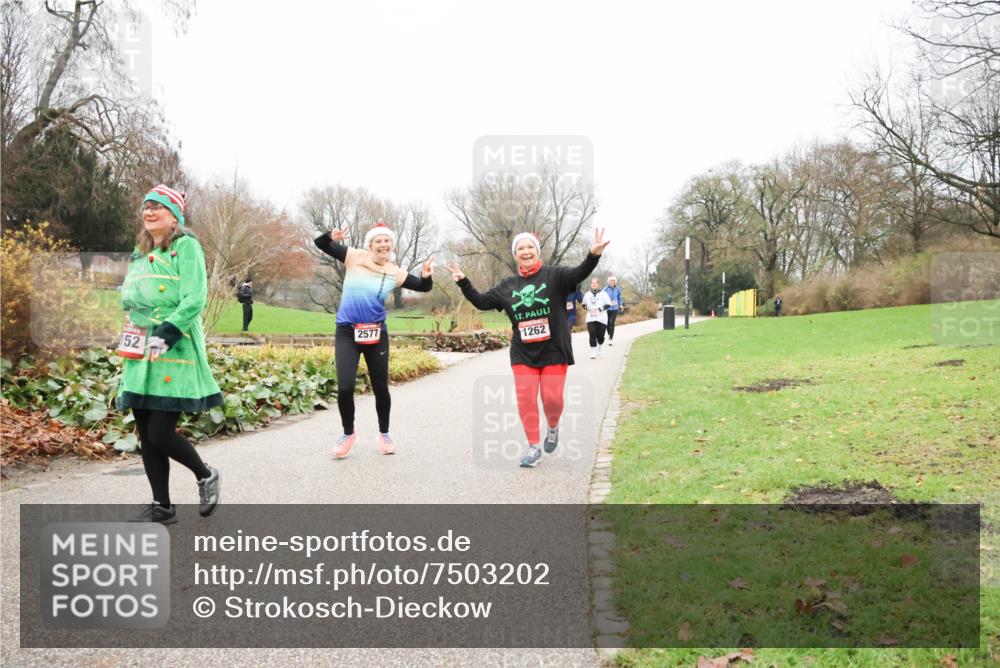 08.12.2024 - St. Pauli X-Mass-Run No. 14 Strokosch-Dieckow http://msf.ph/oto/7503202 08.12.2024 10:03:26 Laufen 152, 2577, 1262 meine-sportfotos.de