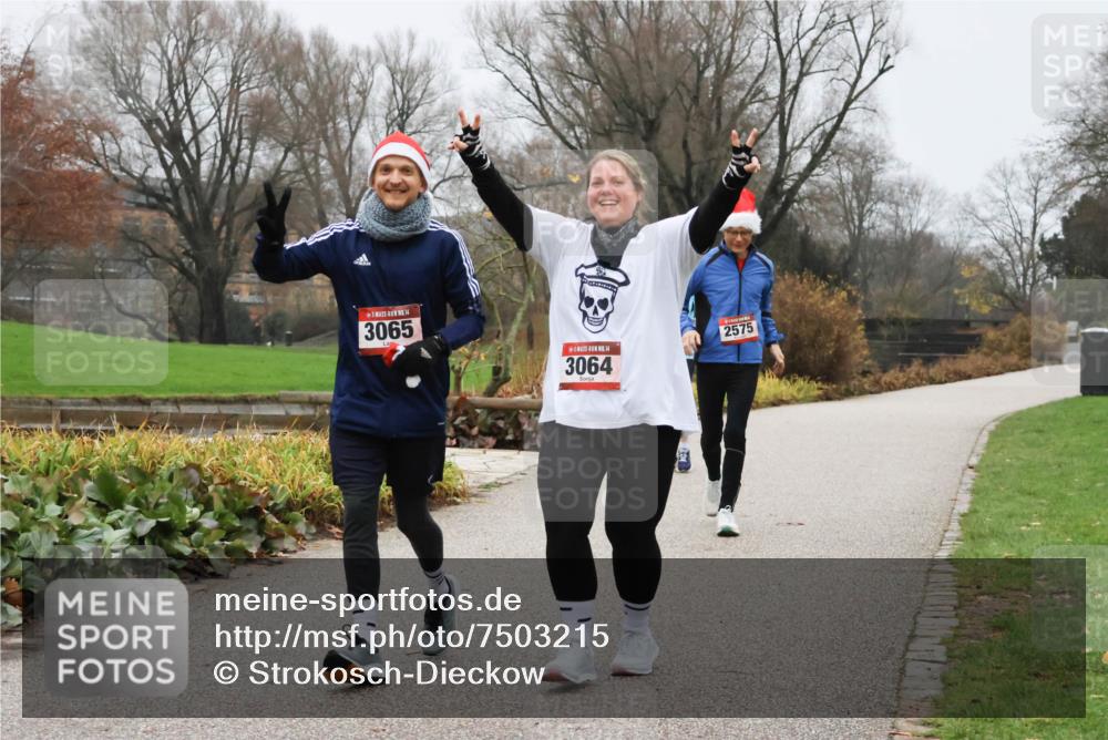 08.12.2024 - St. Pauli X-Mass-Run No. 14 Strokosch-Dieckow http://msf.ph/oto/7503215 08.12.2024 10:03:31 Laufen 14, 3065, 14, 3064, 2575 meine-sportfotos.de