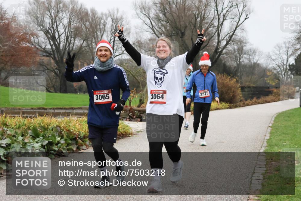 08.12.2024 - St. Pauli X-Mass-Run No. 14 Strokosch-Dieckow http://msf.ph/oto/7503218 08.12.2024 10:03:31 Laufen 14, 3065, 14, 3064, 2575 meine-sportfotos.de