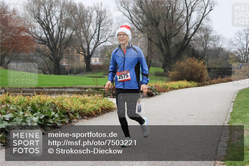 08.12.2024 - St. Pauli X-Mass-Run No. 14 Strokosch-Dieckow http://msf.ph/oto/7503221 08.12.2024 10:03:33 Laufen 34, 2575 meine-sportfotos.de