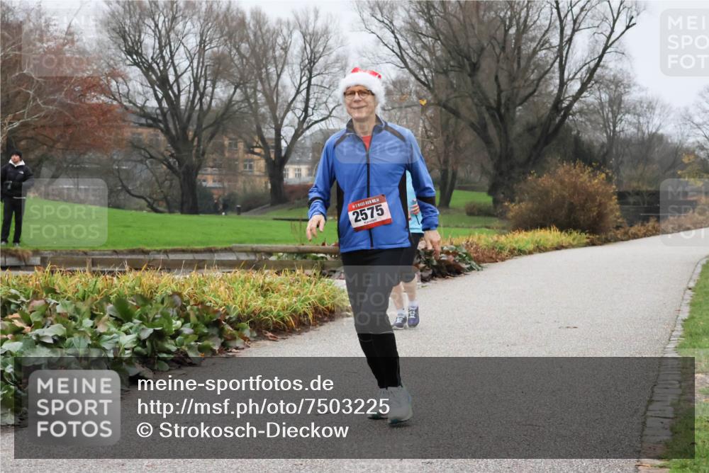 08.12.2024 - St. Pauli X-Mass-Run No. 14 Strokosch-Dieckow http://msf.ph/oto/7503225 08.12.2024 10:03:33 Laufen 14, 2575 meine-sportfotos.de