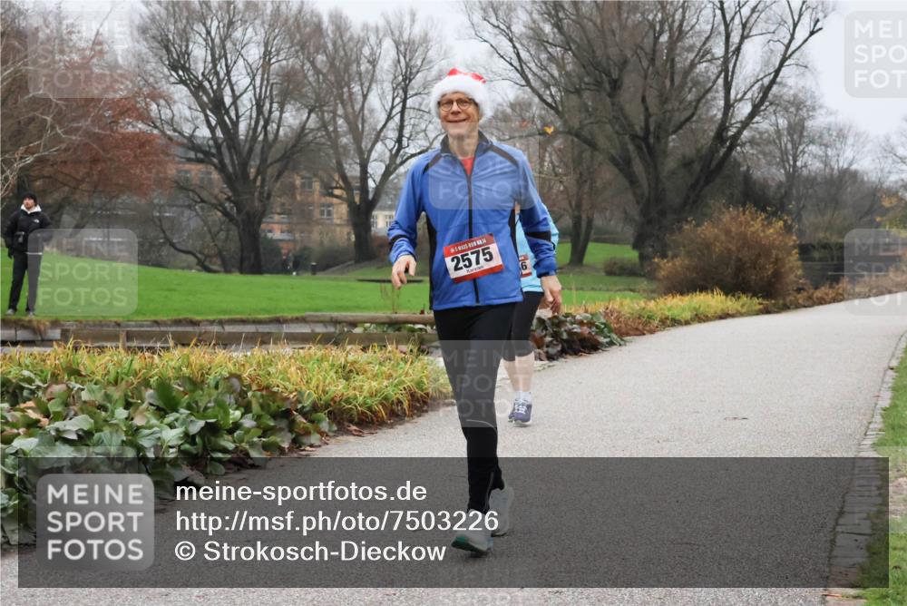 08.12.2024 - St. Pauli X-Mass-Run No. 14 Strokosch-Dieckow http://msf.ph/oto/7503226 08.12.2024 10:03:33 Laufen 14, 2575 meine-sportfotos.de