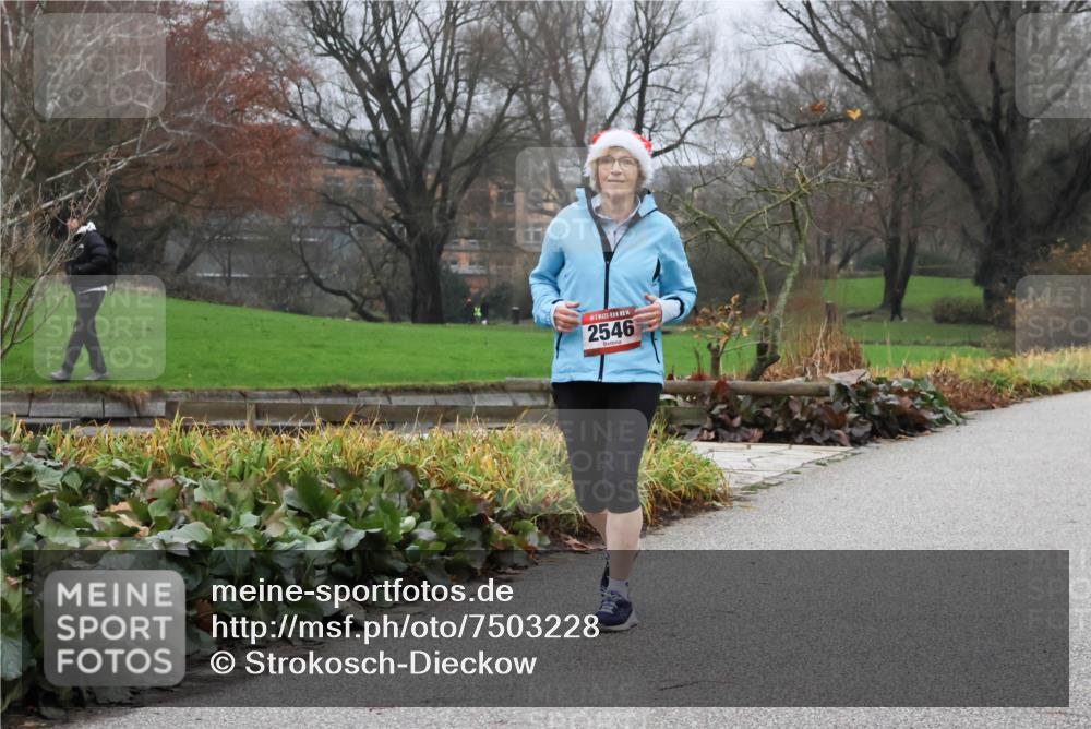 08.12.2024 - St. Pauli X-Mass-Run No. 14 Strokosch-Dieckow http://msf.ph/oto/7503228 08.12.2024 10:03:35 Laufen 214, 2546 meine-sportfotos.de