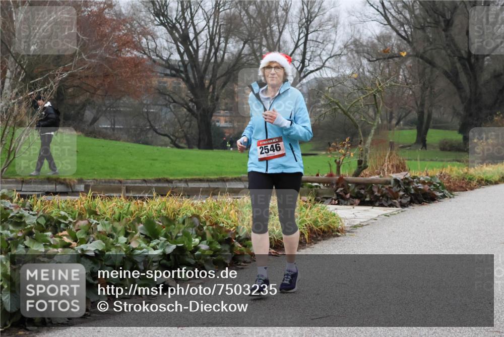 08.12.2024 - St. Pauli X-Mass-Run No. 14 Strokosch-Dieckow http://msf.ph/oto/7503235 08.12.2024 10:03:35 Laufen 14, 2546 meine-sportfotos.de