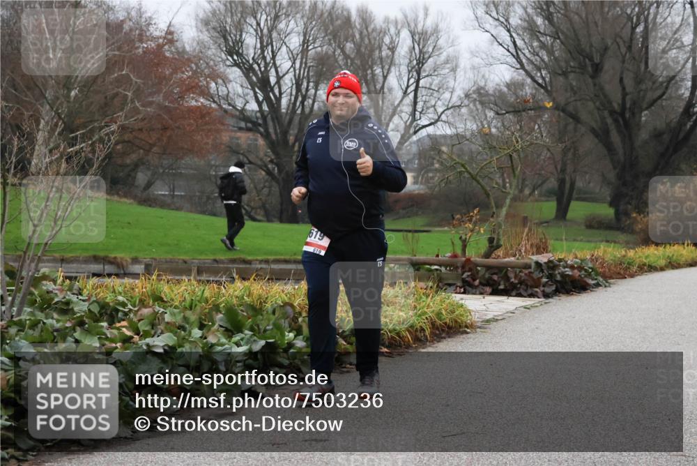 08.12.2024 - St. Pauli X-Mass-Run No. 14 Strokosch-Dieckow http://msf.ph/oto/7503236 08.12.2024 10:04:08 Laufen 619, 619 meine-sportfotos.de