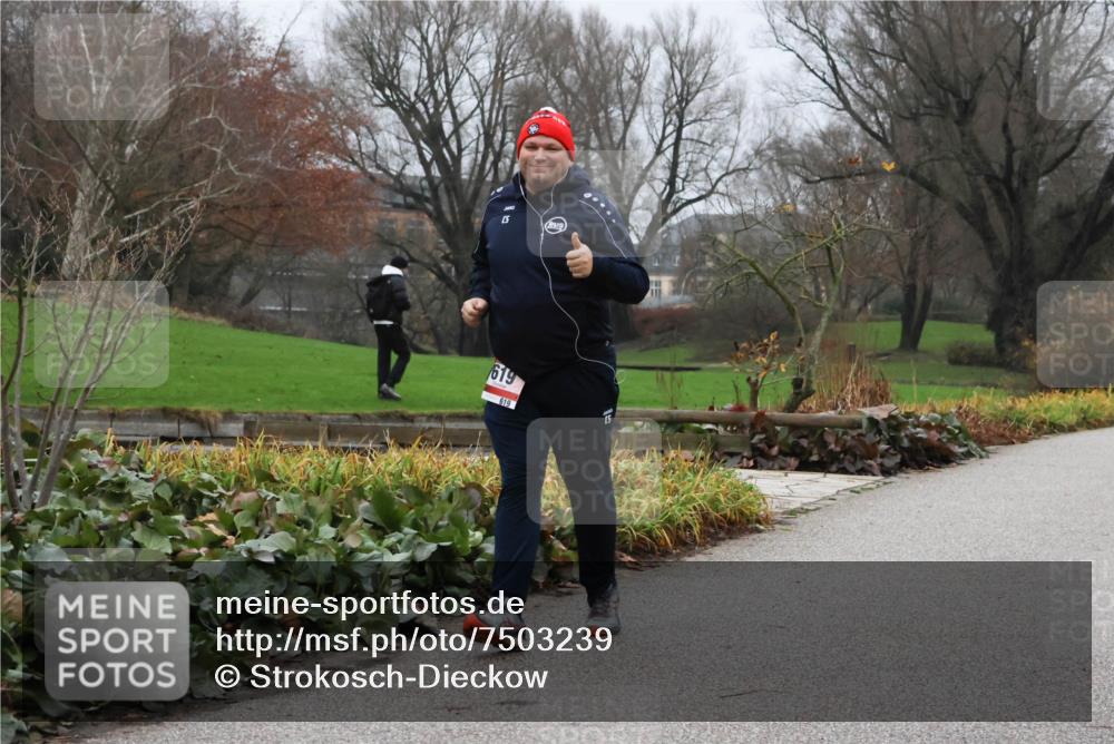 08.12.2024 - St. Pauli X-Mass-Run No. 14 Strokosch-Dieckow http://msf.ph/oto/7503239 08.12.2024 10:04:08 Laufen 53, 619, 619 meine-sportfotos.de