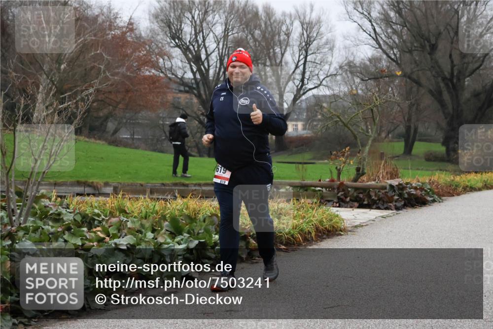 08.12.2024 - St. Pauli X-Mass-Run No. 14 Strokosch-Dieckow http://msf.ph/oto/7503241 08.12.2024 10:04:08 Laufen 619, 619 meine-sportfotos.de