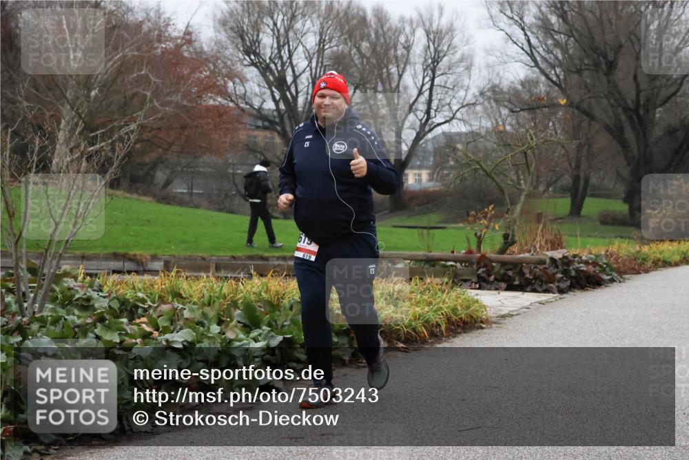 08.12.2024 - St. Pauli X-Mass-Run No. 14 Strokosch-Dieckow http://msf.ph/oto/7503243 08.12.2024 10:04:08 Laufen 619, 619 meine-sportfotos.de
