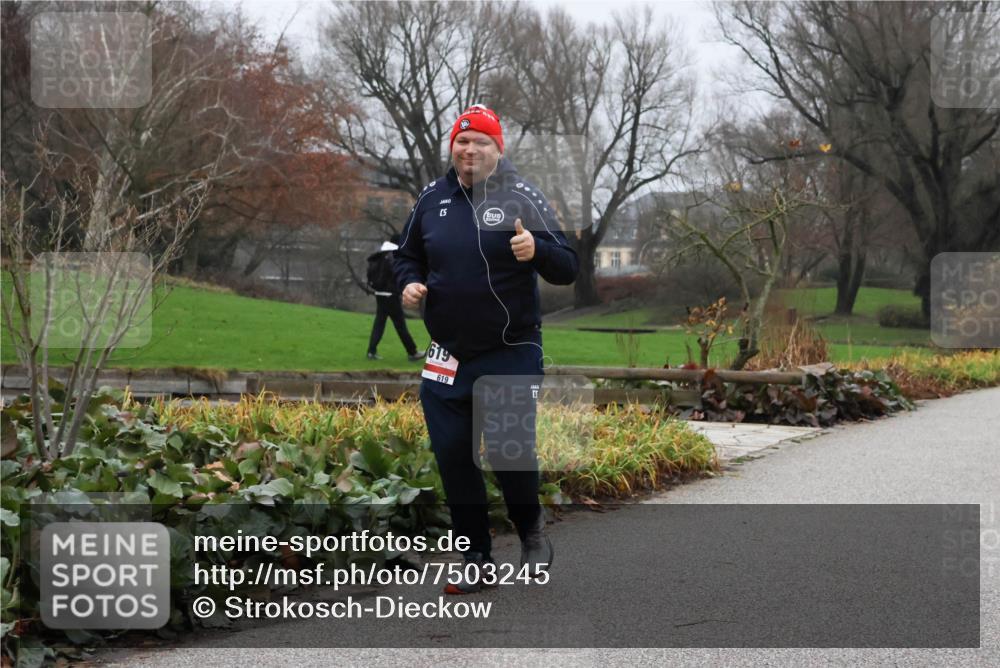 08.12.2024 - St. Pauli X-Mass-Run No. 14 Strokosch-Dieckow http://msf.ph/oto/7503245 08.12.2024 10:04:08 Laufen 619, 619 meine-sportfotos.de
