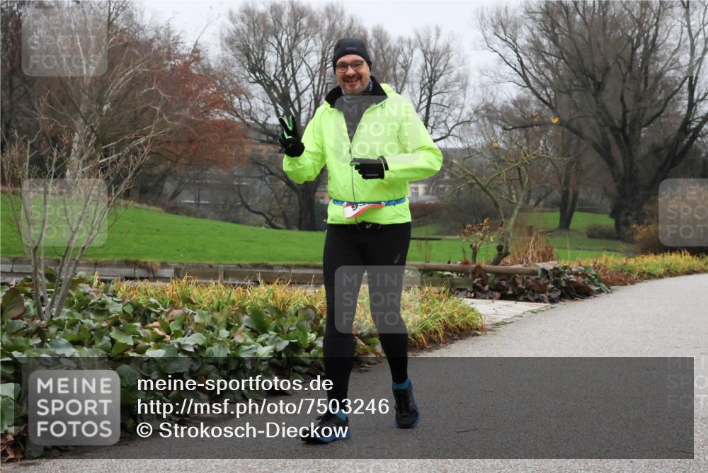 08.12.2024 - St. Pauli X-Mass-Run No. 14 Strokosch-Dieckow http://msf.ph/oto/7503246 08.12.2024 10:04:34 Laufen  meine-sportfotos.de