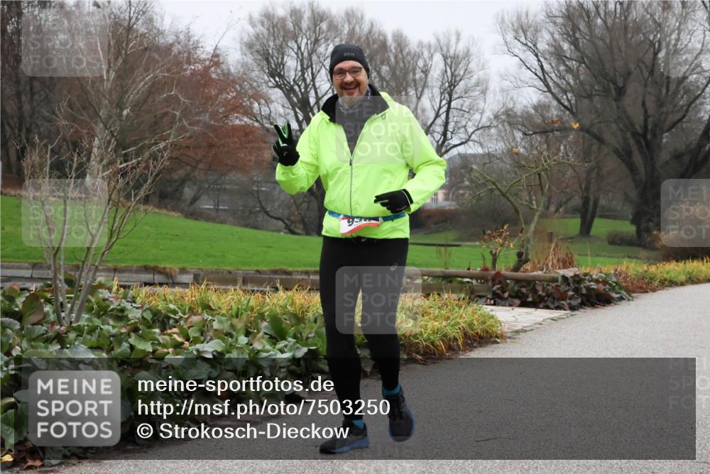 08.12.2024 - St. Pauli X-Mass-Run No. 14 Strokosch-Dieckow http://msf.ph/oto/7503250 08.12.2024 10:04:34 Laufen  meine-sportfotos.de