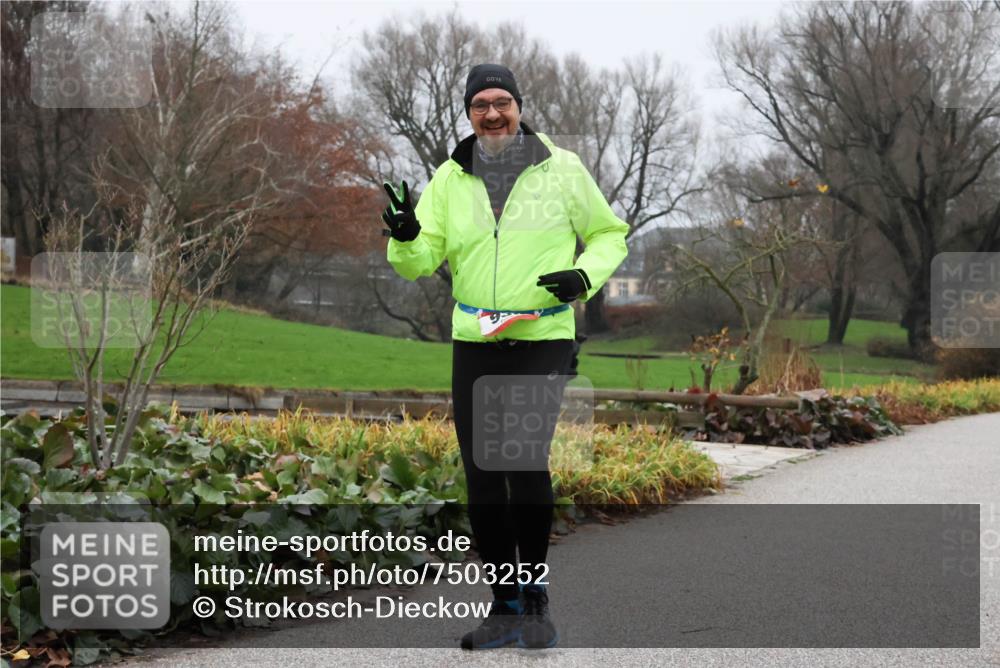 08.12.2024 - St. Pauli X-Mass-Run No. 14 Strokosch-Dieckow http://msf.ph/oto/7503252 08.12.2024 10:04:34 Laufen  meine-sportfotos.de