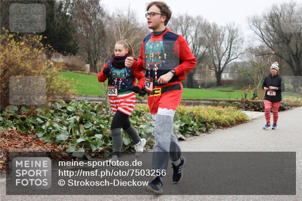 08.12.2024 - St. Pauli X-Mass-Run No. 14 Strokosch-Dieckow http://msf.ph/oto/7503256 08.12.2024 10:04:46 Laufen 1252, 14, 47, 93 meine-sportfotos.de