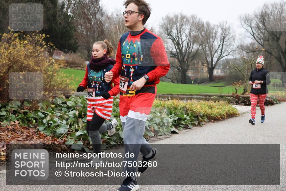 08.12.2024 - St. Pauli X-Mass-Run No. 14 Strokosch-Dieckow http://msf.ph/oto/7503260 08.12.2024 10:04:46 Laufen 252, 247, 93 meine-sportfotos.de