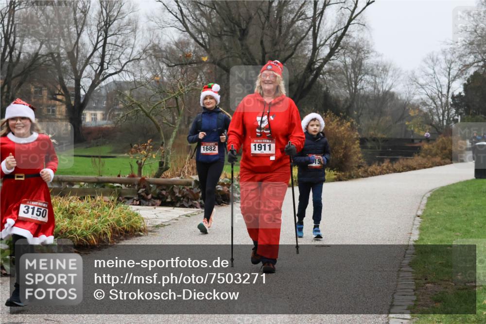 08.12.2024 - St. Pauli X-Mass-Run No. 14 Strokosch-Dieckow http://msf.ph/oto/7503271 08.12.2024 10:04:56 Laufen 3150, 1682, 14, 1911, 15 meine-sportfotos.de