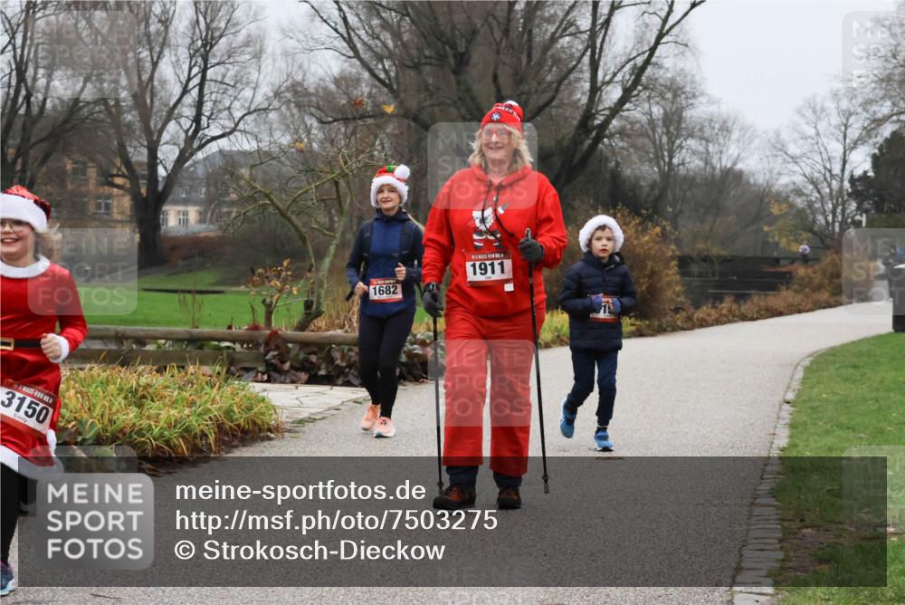 08.12.2024 - St. Pauli X-Mass-Run No. 14 Strokosch-Dieckow http://msf.ph/oto/7503275 08.12.2024 10:04:57 Laufen 3150, 1682, 1911 meine-sportfotos.de