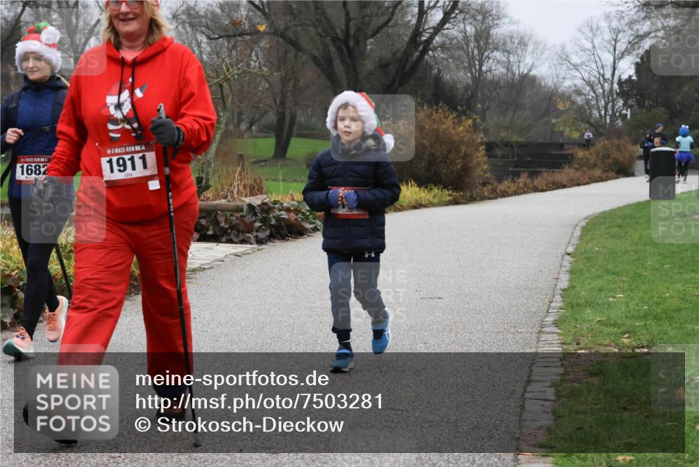 08.12.2024 - St. Pauli X-Mass-Run No. 14 Strokosch-Dieckow http://msf.ph/oto/7503281 08.12.2024 10:04:59 Laufen 14, 1682, 14, 1911 meine-sportfotos.de