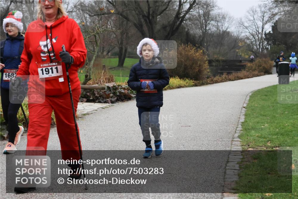 08.12.2024 - St. Pauli X-Mass-Run No. 14 Strokosch-Dieckow http://msf.ph/oto/7503283 08.12.2024 10:04:59 Laufen 14, 1682, 14, 1911 meine-sportfotos.de