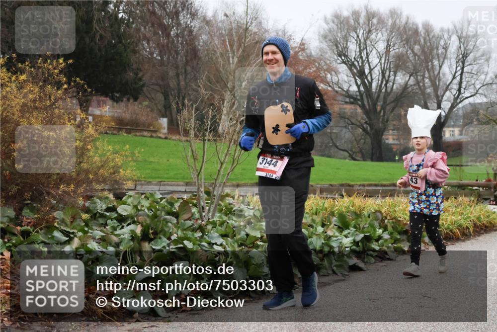 08.12.2024 - St. Pauli X-Mass-Run No. 14 Strokosch-Dieckow http://msf.ph/oto/7503303 08.12.2024 10:05:34 Laufen 3144, 3144, 43, 143 meine-sportfotos.de