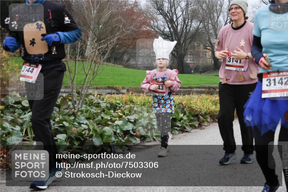 08.12.2024 - St. Pauli X-Mass-Run No. 14 Strokosch-Dieckow http://msf.ph/oto/7503306 08.12.2024 10:05:35 Laufen 344, 3144, 43, 3143, 3141, 3141, 14, 3142, 314 meine-sportfotos.de