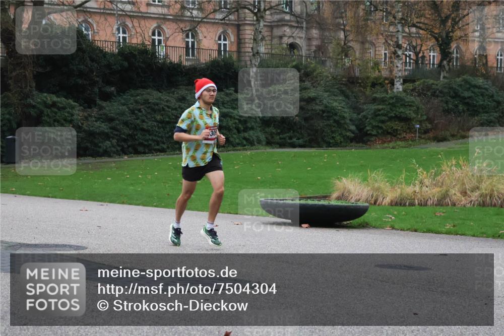 08.12.2024 - St. Pauli X-Mass-Run No. 14 Strokosch-Dieckow http://msf.ph/oto/7504304 08.12.2024 09:36:38 Laufen 30 meine-sportfotos.de