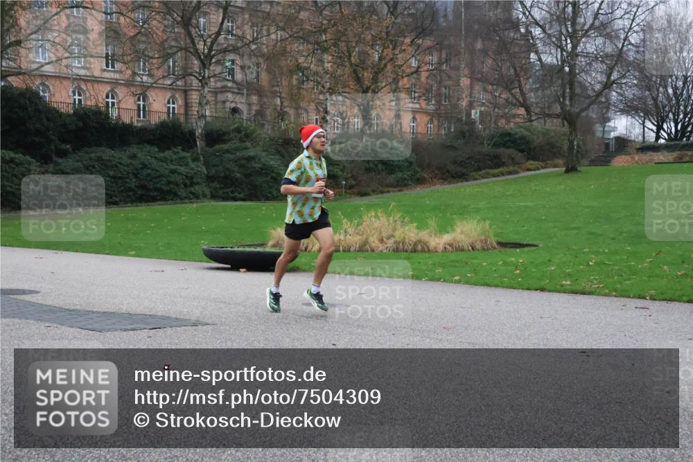 08.12.2024 - St. Pauli X-Mass-Run No. 14 Strokosch-Dieckow http://msf.ph/oto/7504309 08.12.2024 09:36:39 Laufen  meine-sportfotos.de