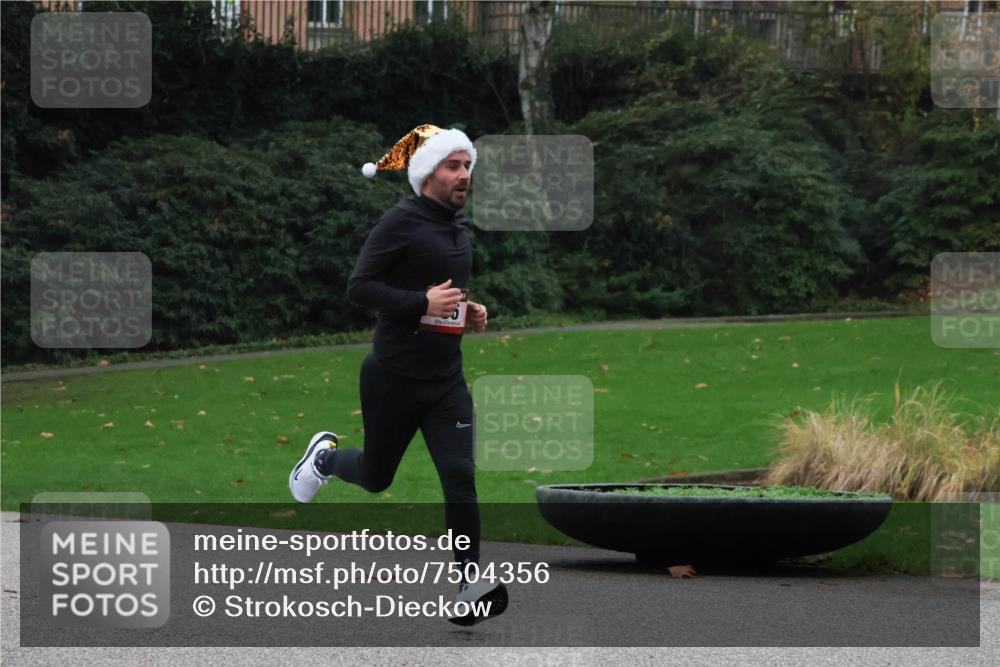 08.12.2024 - St. Pauli X-Mass-Run No. 14 Strokosch-Dieckow http://msf.ph/oto/7504356 08.12.2024 09:36:52 Laufen  meine-sportfotos.de