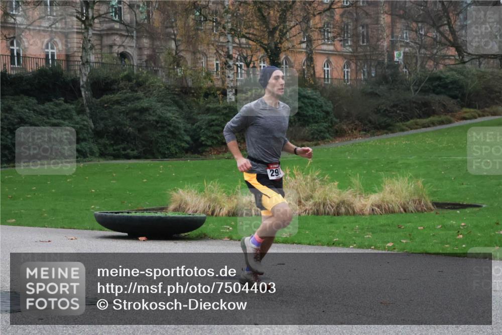 08.12.2024 - St. Pauli X-Mass-Run No. 14 Strokosch-Dieckow http://msf.ph/oto/7504403 08.12.2024 09:36:59 Laufen 291 meine-sportfotos.de