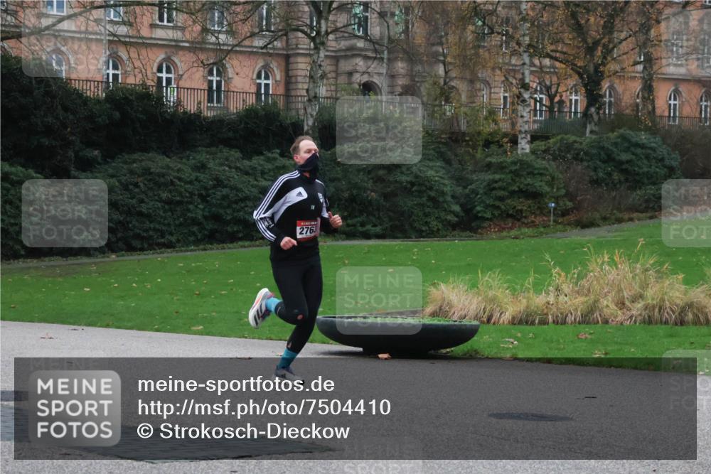 08.12.2024 - St. Pauli X-Mass-Run No. 14 Strokosch-Dieckow http://msf.ph/oto/7504410 08.12.2024 09:36:59 Laufen 2763 meine-sportfotos.de
