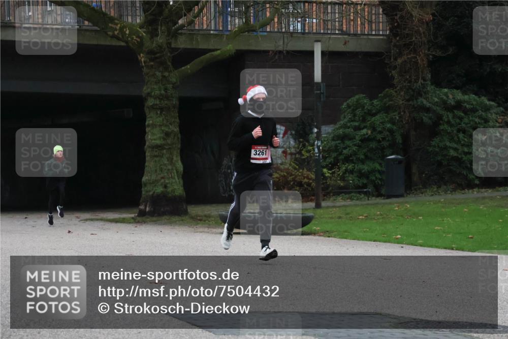 08.12.2024 - St. Pauli X-Mass-Run No. 14 Strokosch-Dieckow http://msf.ph/oto/7504432 08.12.2024 09:37:05 Laufen 3261, 3261 meine-sportfotos.de