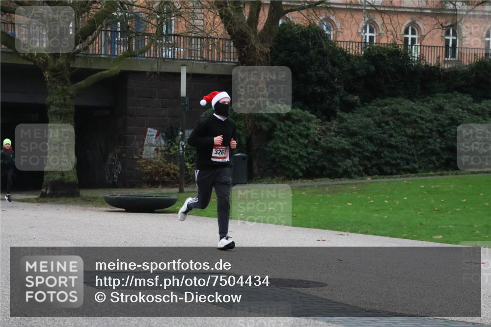 08.12.2024 - St. Pauli X-Mass-Run No. 14 Strokosch-Dieckow http://msf.ph/oto/7504434 08.12.2024 09:37:06 Laufen 3261, 3261 meine-sportfotos.de