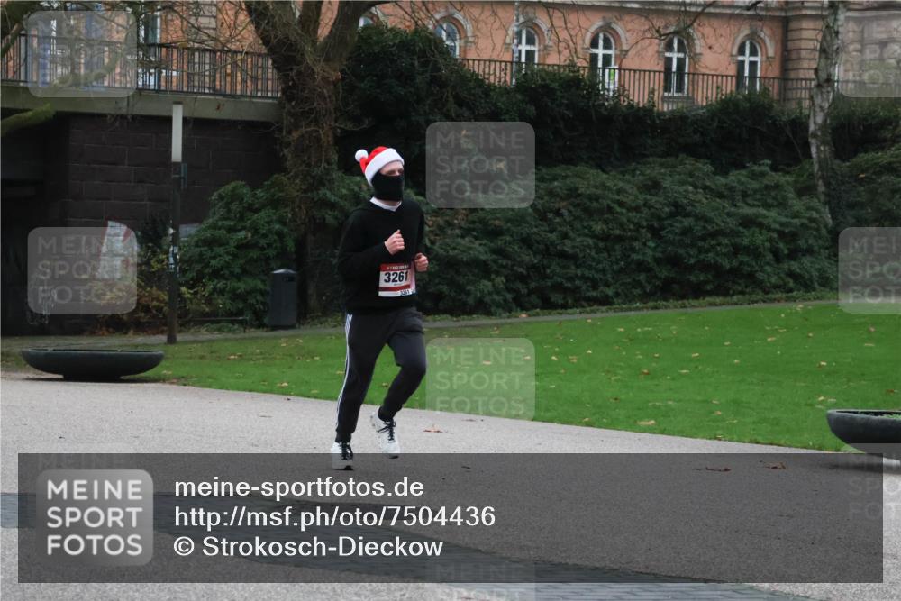 08.12.2024 - St. Pauli X-Mass-Run No. 14 Strokosch-Dieckow http://msf.ph/oto/7504436 08.12.2024 09:37:06 Laufen 3261, 3261 meine-sportfotos.de