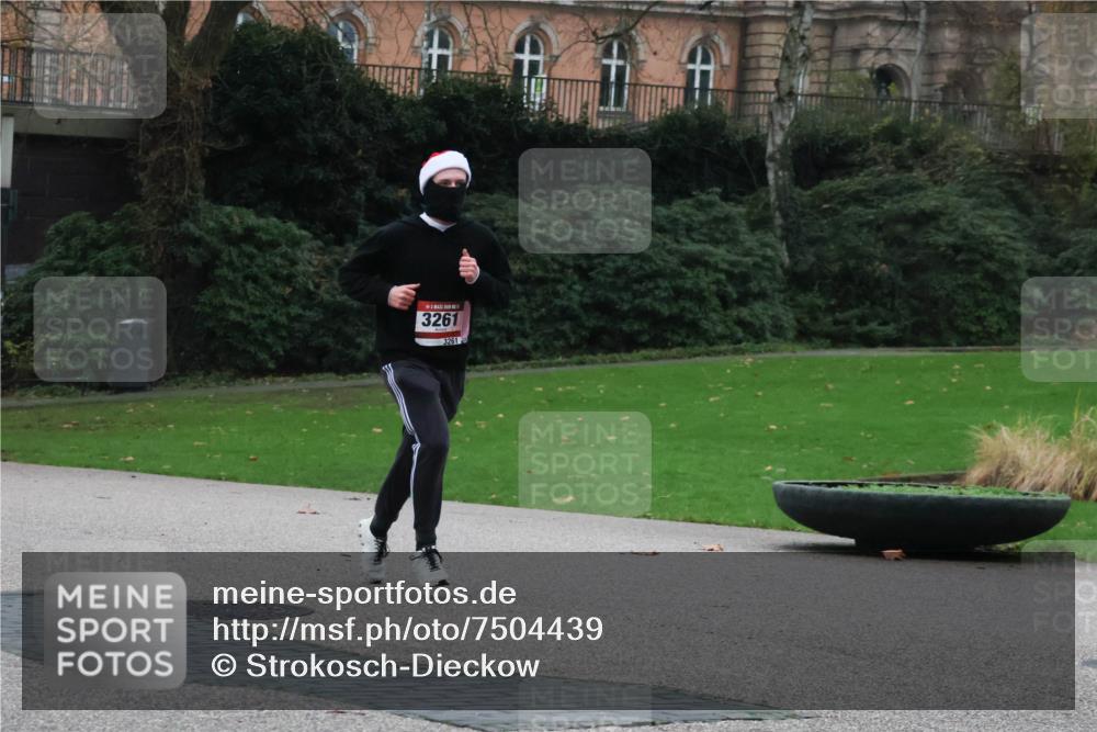 08.12.2024 - St. Pauli X-Mass-Run No. 14 Strokosch-Dieckow http://msf.ph/oto/7504439 08.12.2024 09:37:07 Laufen 3261, 3261 meine-sportfotos.de