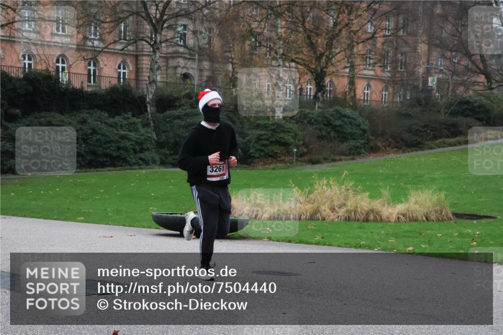 08.12.2024 - St. Pauli X-Mass-Run No. 14 Strokosch-Dieckow http://msf.ph/oto/7504440 08.12.2024 09:37:07 Laufen 3261, 3261, 22 meine-sportfotos.de