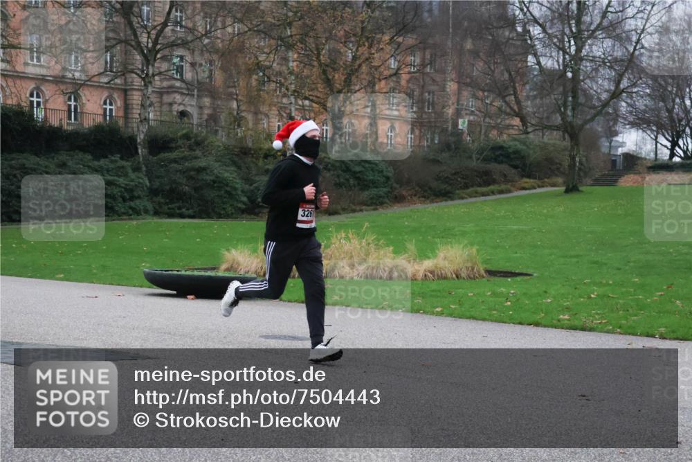 08.12.2024 - St. Pauli X-Mass-Run No. 14 Strokosch-Dieckow http://msf.ph/oto/7504443 08.12.2024 09:37:08 Laufen 3261 meine-sportfotos.de