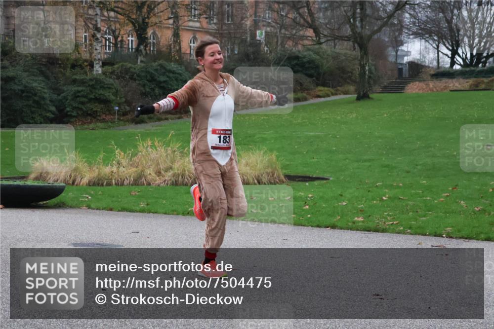 08.12.2024 - St. Pauli X-Mass-Run No. 14 Strokosch-Dieckow http://msf.ph/oto/7504475 08.12.2024 09:37:16 Laufen 183 meine-sportfotos.de