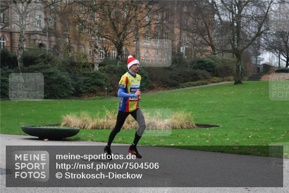 08.12.2024 - St. Pauli X-Mass-Run No. 14 Strokosch-Dieckow http://msf.ph/oto/7504506 08.12.2024 09:37:20 Laufen 2 meine-sportfotos.de