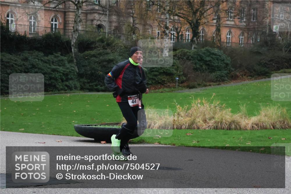 08.12.2024 - St. Pauli X-Mass-Run No. 14 Strokosch-Dieckow http://msf.ph/oto/7504527 08.12.2024 09:37:23 Laufen 44 meine-sportfotos.de