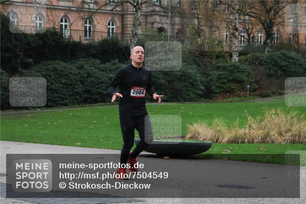 08.12.2024 - St. Pauli X-Mass-Run No. 14 Strokosch-Dieckow http://msf.ph/oto/7504549 08.12.2024 09:37:27 Laufen 2084 meine-sportfotos.de