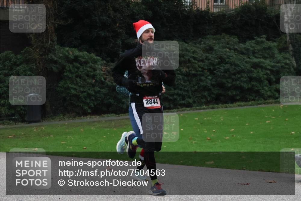 08.12.2024 - St. Pauli X-Mass-Run No. 14 Strokosch-Dieckow http://msf.ph/oto/7504563 08.12.2024 09:37:29 Laufen 2844 meine-sportfotos.de