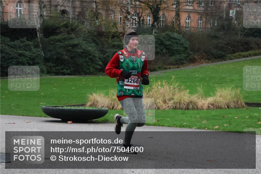 08.12.2024 - St. Pauli X-Mass-Run No. 14 Strokosch-Dieckow http://msf.ph/oto/7504600 08.12.2024 09:37:34 Laufen 3260, 3260 meine-sportfotos.de