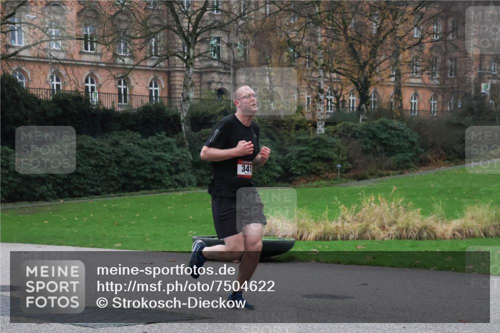 08.12.2024 - St. Pauli X-Mass-Run No. 14 Strokosch-Dieckow http://msf.ph/oto/7504622 08.12.2024 09:37:41 Laufen 341 meine-sportfotos.de