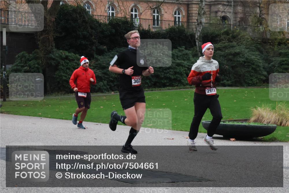 08.12.2024 - St. Pauli X-Mass-Run No. 14 Strokosch-Dieckow http://msf.ph/oto/7504661 08.12.2024 09:38:02 Laufen 1946, 3023, 2911 meine-sportfotos.de