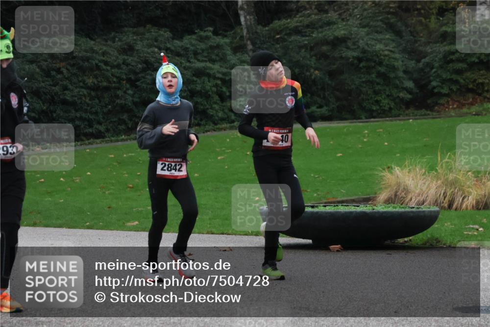 08.12.2024 - St. Pauli X-Mass-Run No. 14 Strokosch-Dieckow http://msf.ph/oto/7504728 08.12.2024 09:38:23 Laufen 93, 2842, 40 meine-sportfotos.de