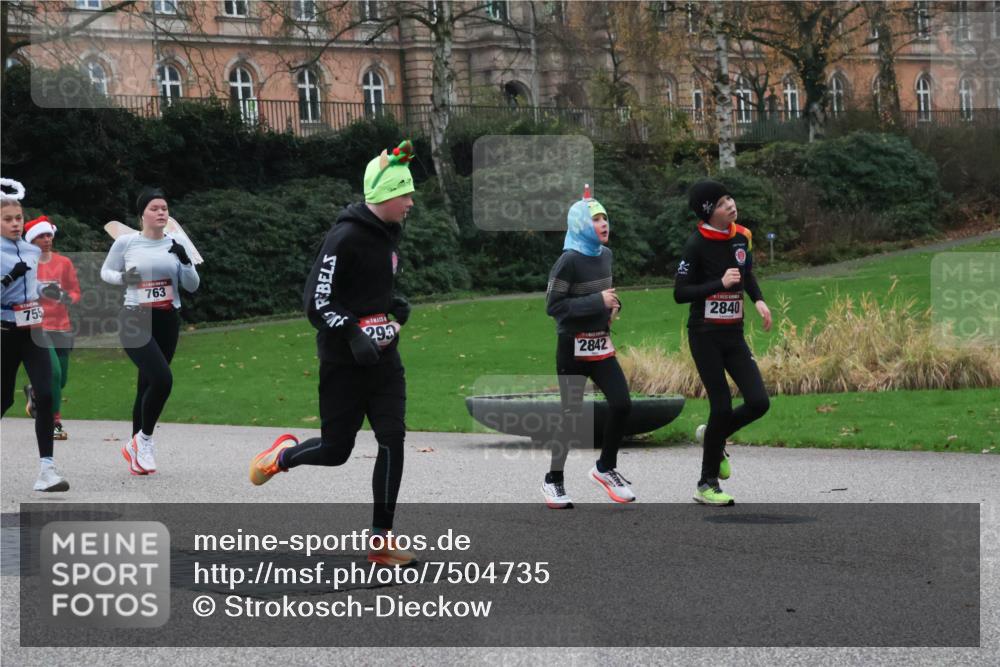 08.12.2024 - St. Pauli X-Mass-Run No. 14 Strokosch-Dieckow http://msf.ph/oto/7504735 08.12.2024 09:38:24 Laufen 763, 755, 293, 2842, 2840 meine-sportfotos.de