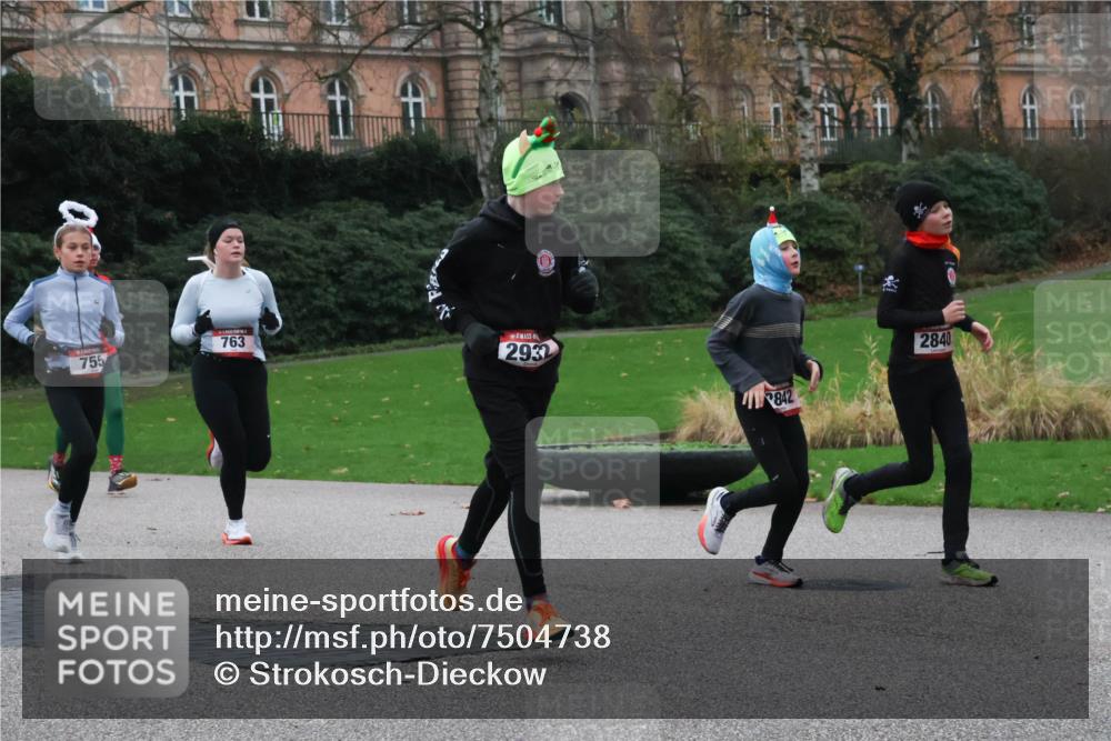08.12.2024 - St. Pauli X-Mass-Run No. 14 Strokosch-Dieckow http://msf.ph/oto/7504738 08.12.2024 09:38:24 Laufen 763, 755, 2932, 842, 2840 meine-sportfotos.de