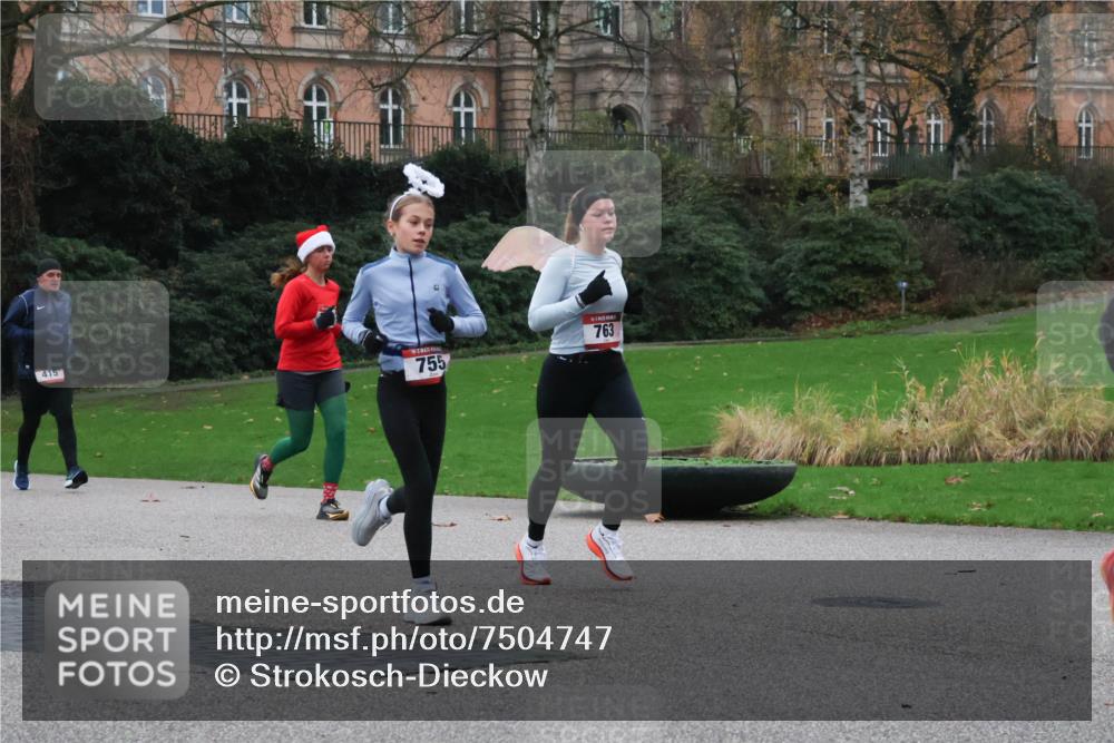 08.12.2024 - St. Pauli X-Mass-Run No. 14 Strokosch-Dieckow http://msf.ph/oto/7504747 08.12.2024 09:38:25 Laufen 415, 763, 755 meine-sportfotos.de