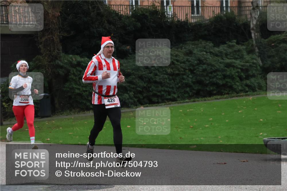 08.12.2024 - St. Pauli X-Mass-Run No. 14 Strokosch-Dieckow http://msf.ph/oto/7504793 08.12.2024 09:38:33 Laufen 3300, 420, 420 meine-sportfotos.de